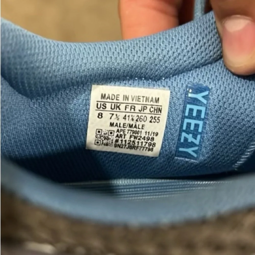 Adidas 700 Boost - Picture 5 of 5